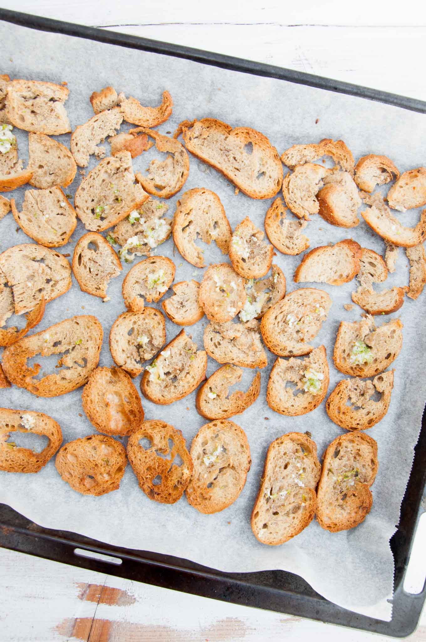 Crispy Bread Chips with Garlic and Herbs Recipe | Elephantastic Vegan